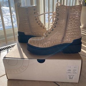 Urban outfitter boots